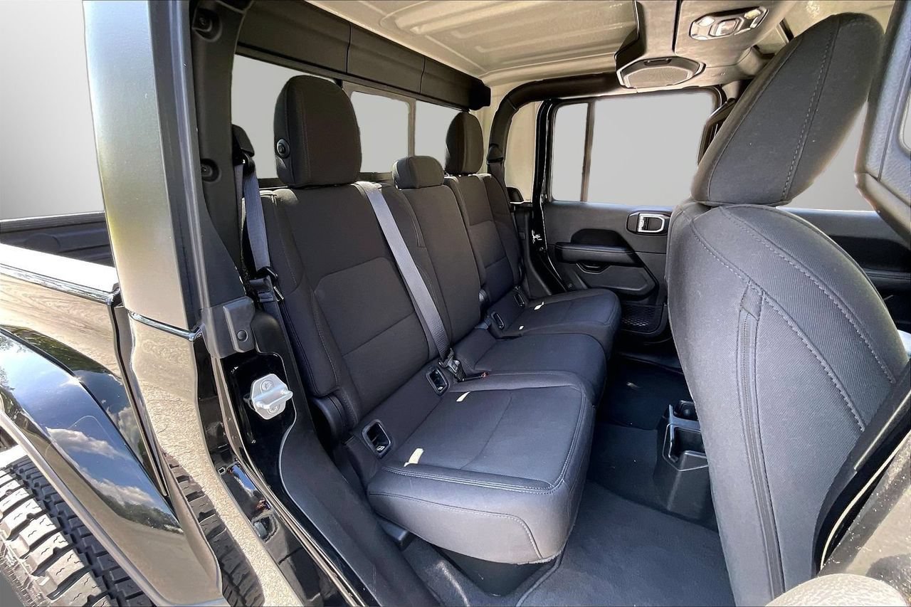 Used 2023 Jeep Gladiator Overland AWD/4WD image 24