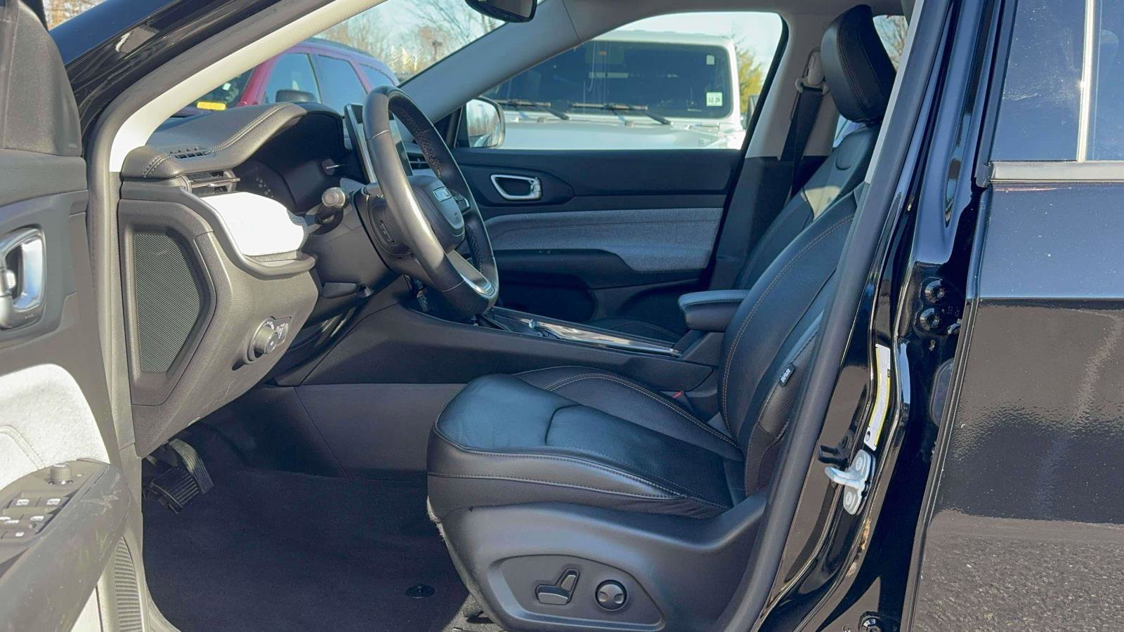 Used 2022 Jeep Compass Latitude image 12