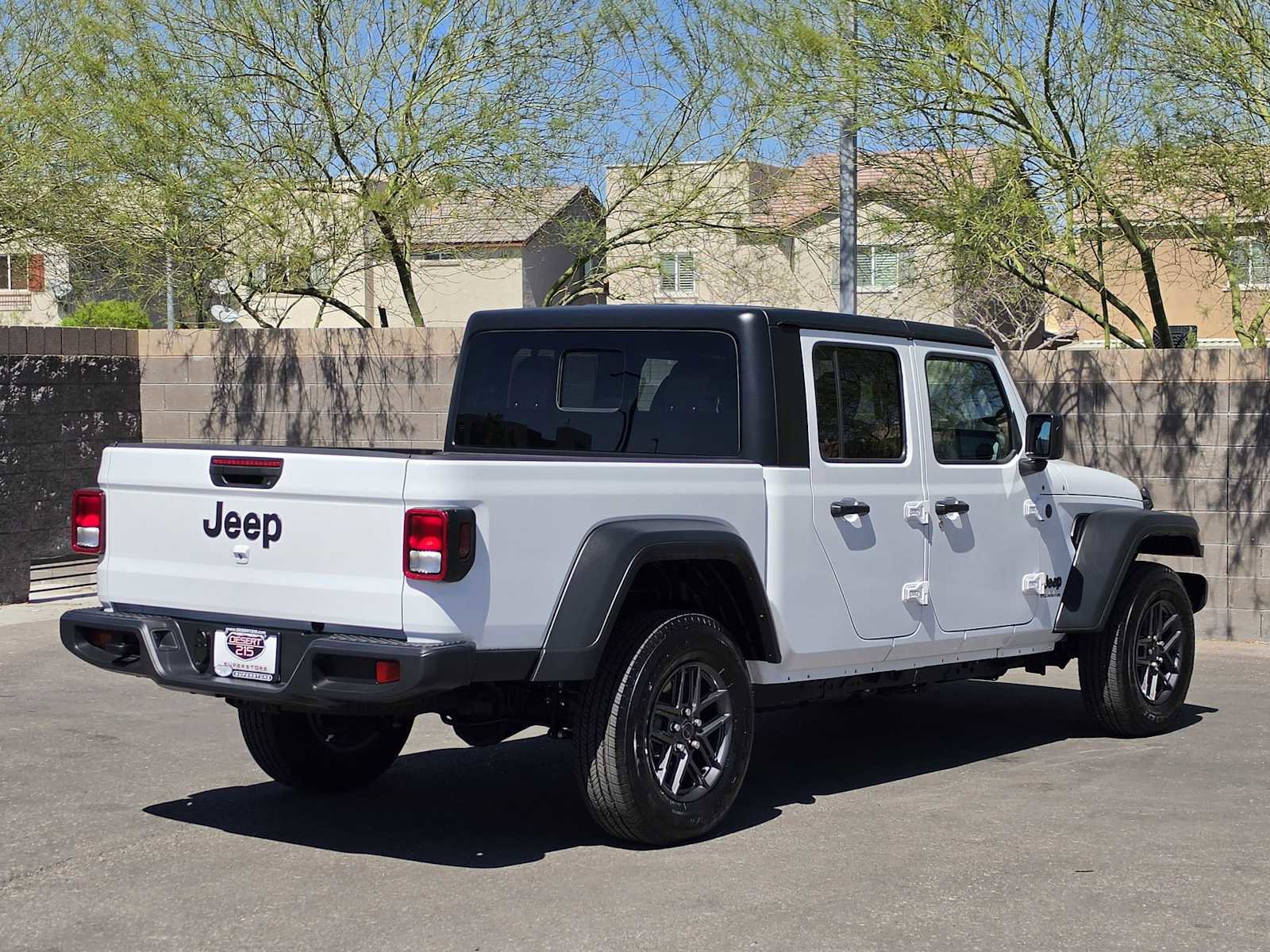 Used 2025 Jeep Gladiator Sport AWD/4WD image 9