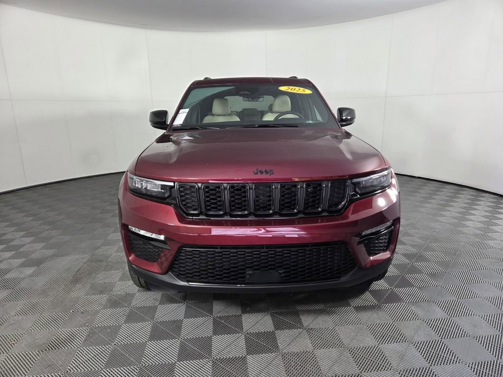 Certified 2025 Jeep Grand Cherokee Limited w/ Black Appearance Package image 11