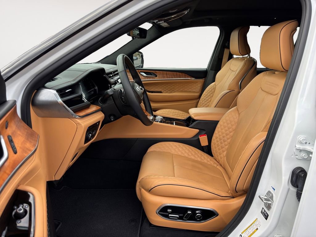 Used 2022 Jeep Grand Cherokee Summit image 16