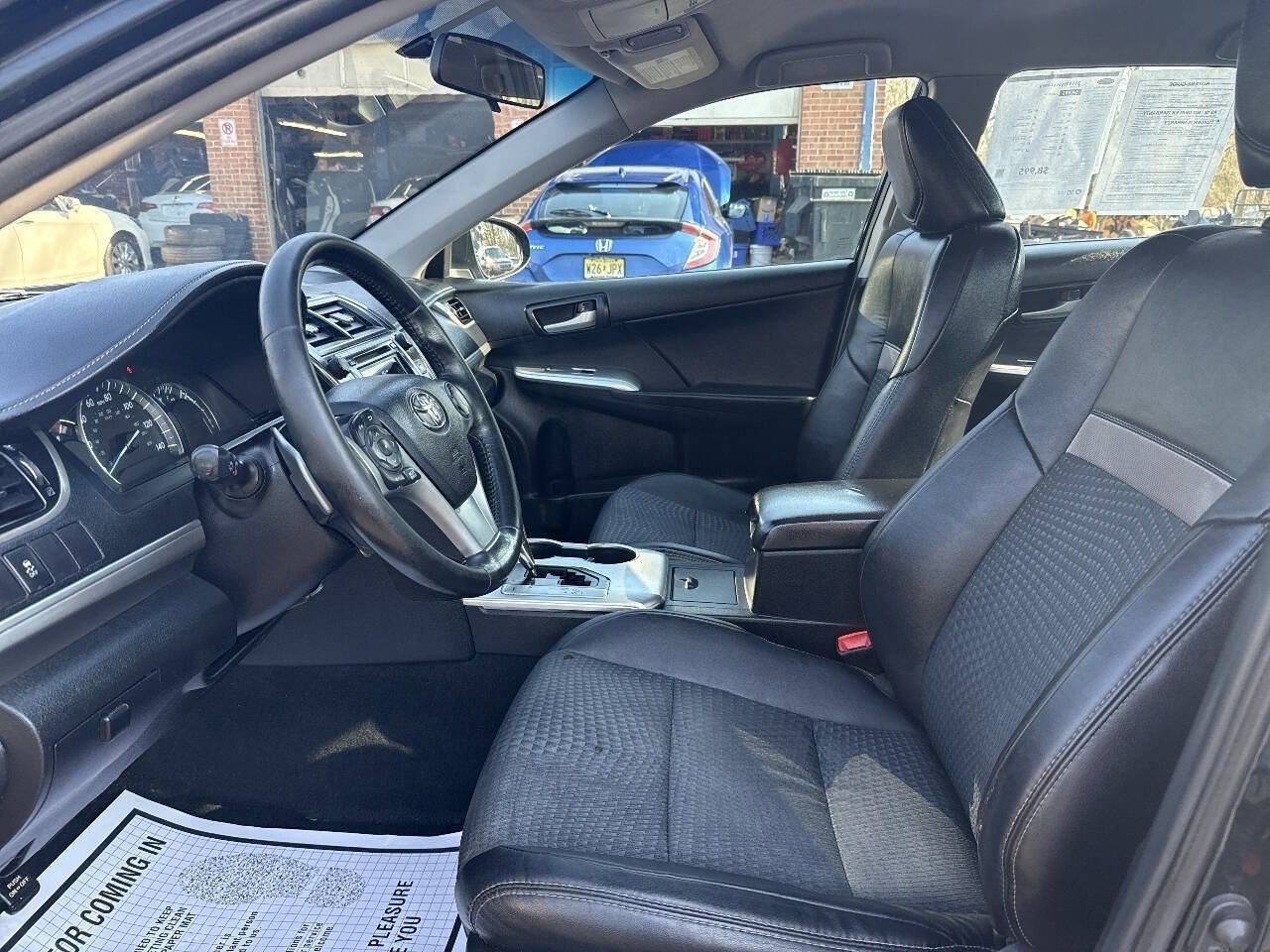 Used 2014 Toyota Camry SE FWD image 7