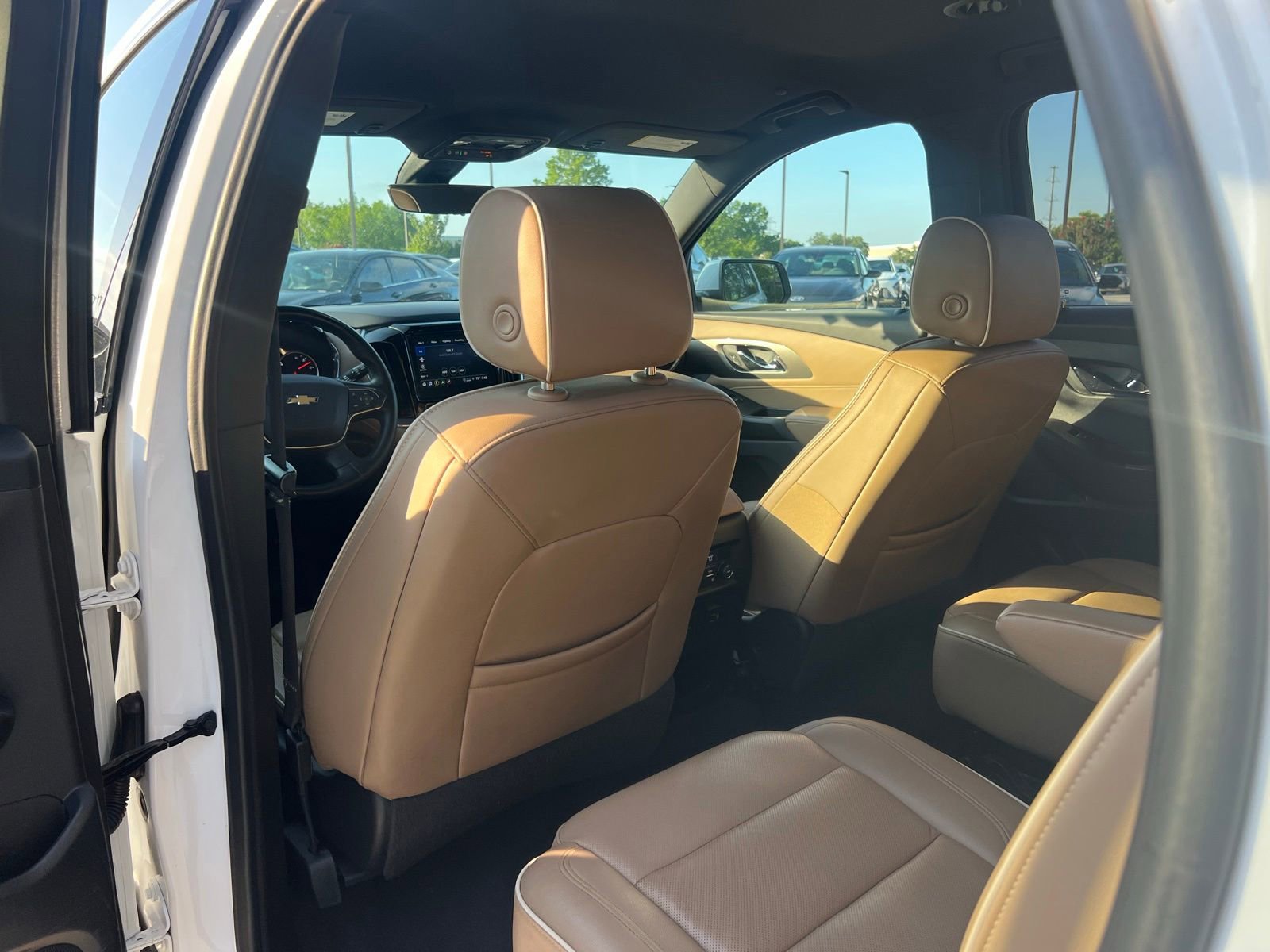 Used 2023 Chevrolet Traverse Premier FWD image 17