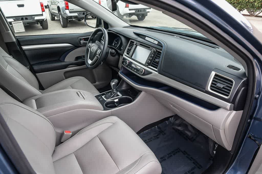 Used 2017 Toyota Highlander XLE FWD image 15