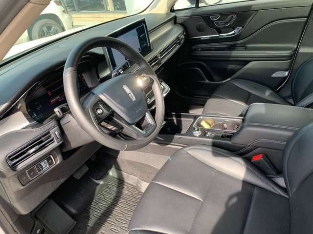 Certified 2025 Lincoln Corsair AWD w/ Equipment Group 101A image 23