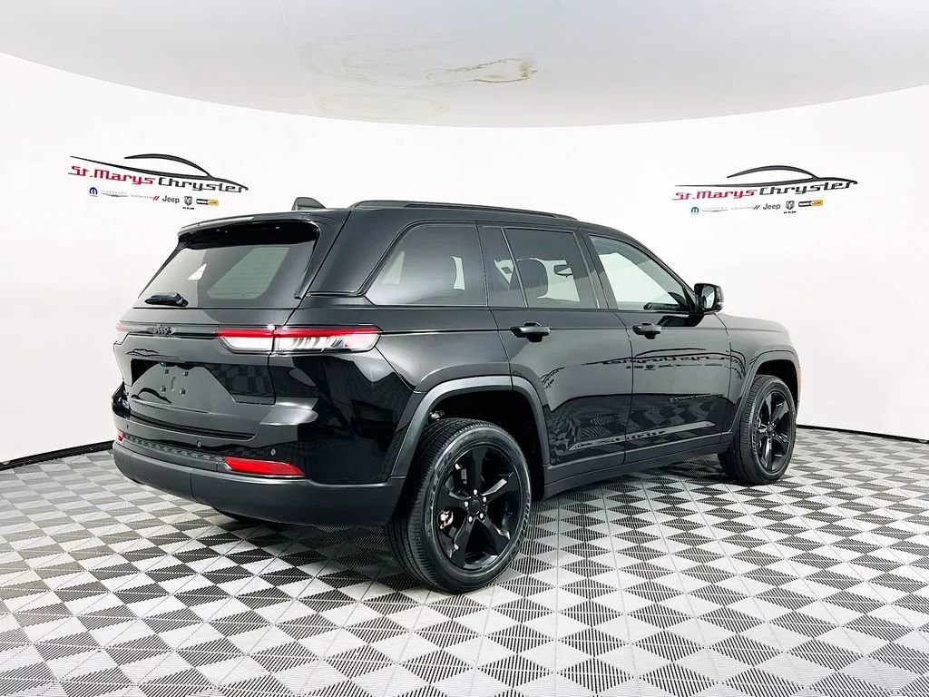 Used 2023 Jeep Grand Cherokee Altitude AWD/4WD image 8