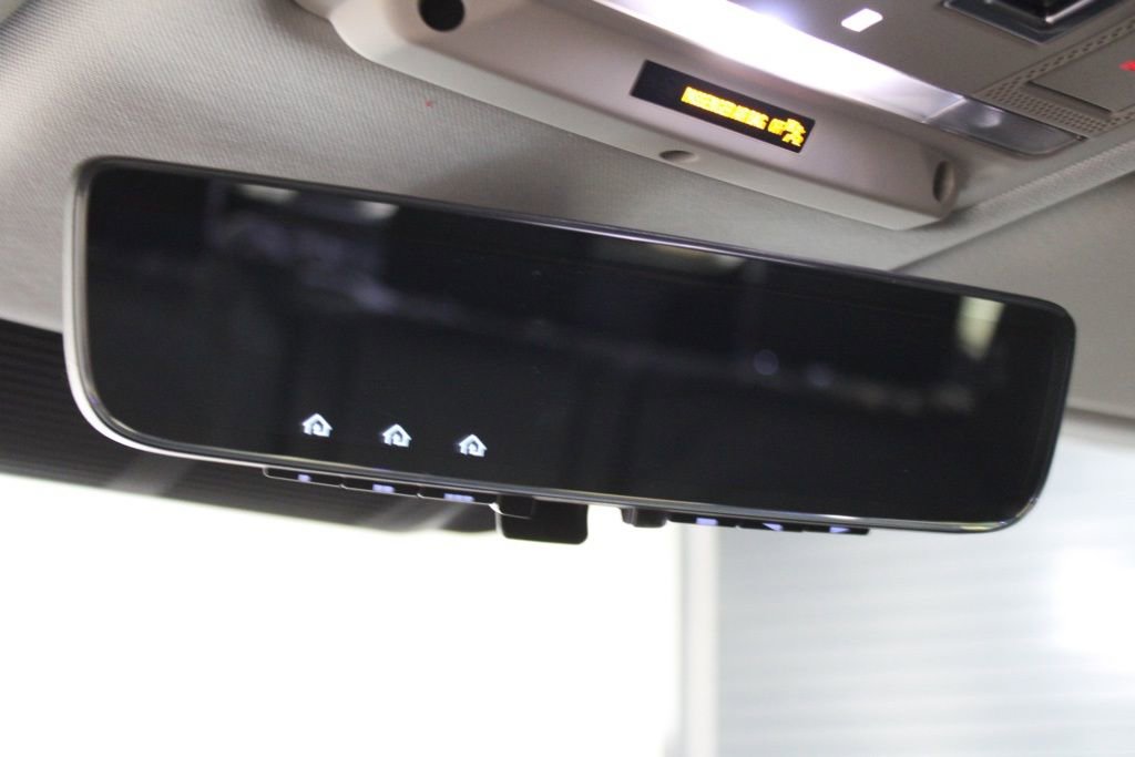 Used 2023 Land Rover Defender 130 SE image 32