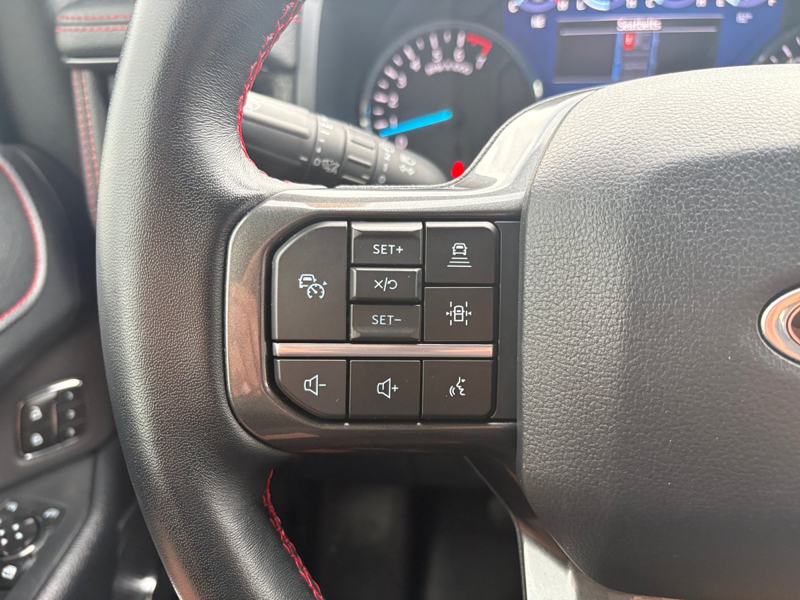 Used 2023 Ford Expedition Limited RWD image 15