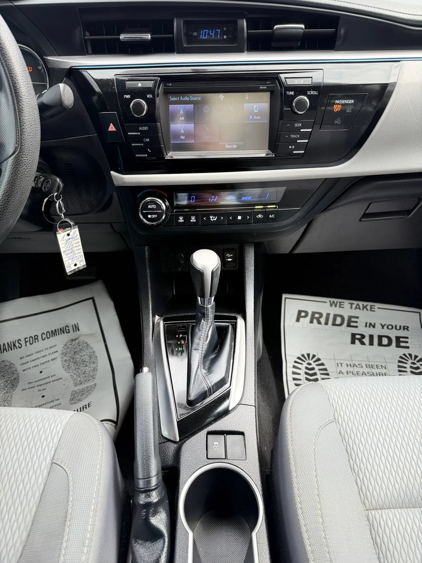 Used 2015 Toyota Corolla LE FWD image 19