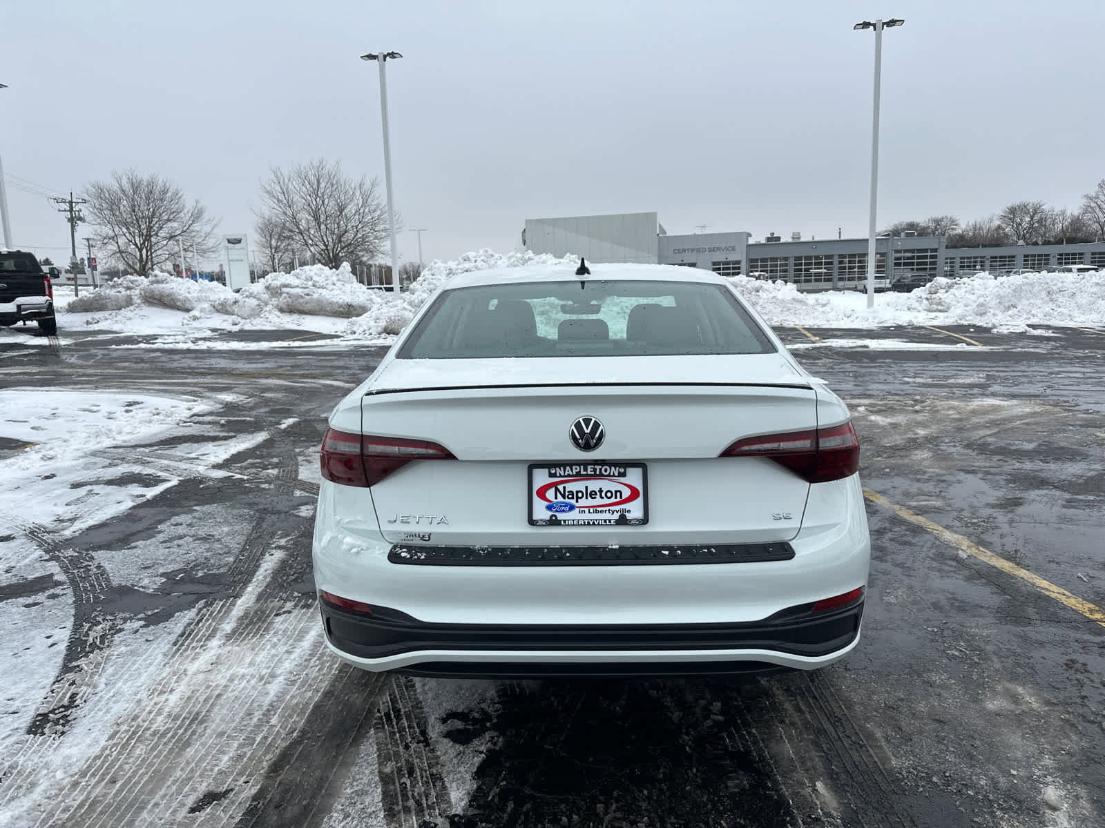 Used 2024 Volkswagen Jetta SE w/ Panoramic Sunroof Package image 7