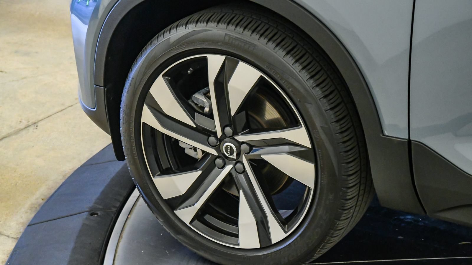 Certified 2023 Volvo XC40 B5 Plus w/ Protection Package Premier AWD/4WD image 10