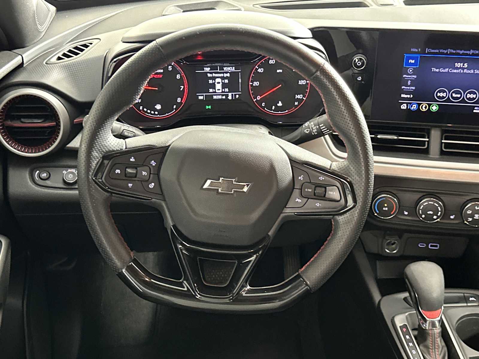 Used 2024 Chevrolet Trax RS w/ Sunroof Package FWD image 12