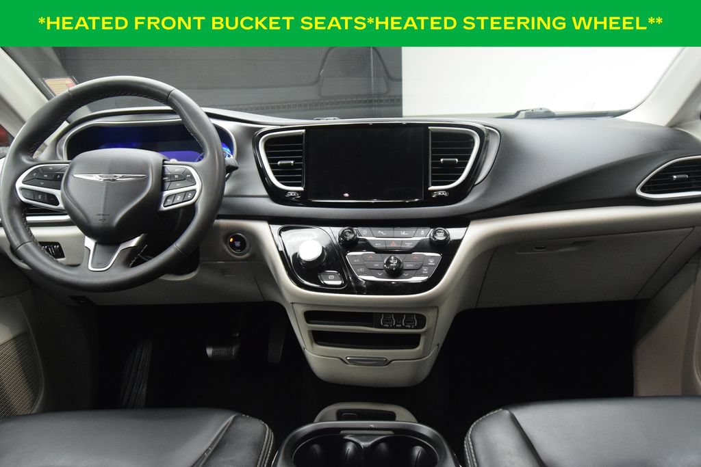 Used 2023 Chrysler Pacifica Touring-L FWD image 4