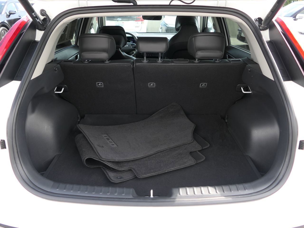 Used 2023 Kia Niro SX Touring image 23