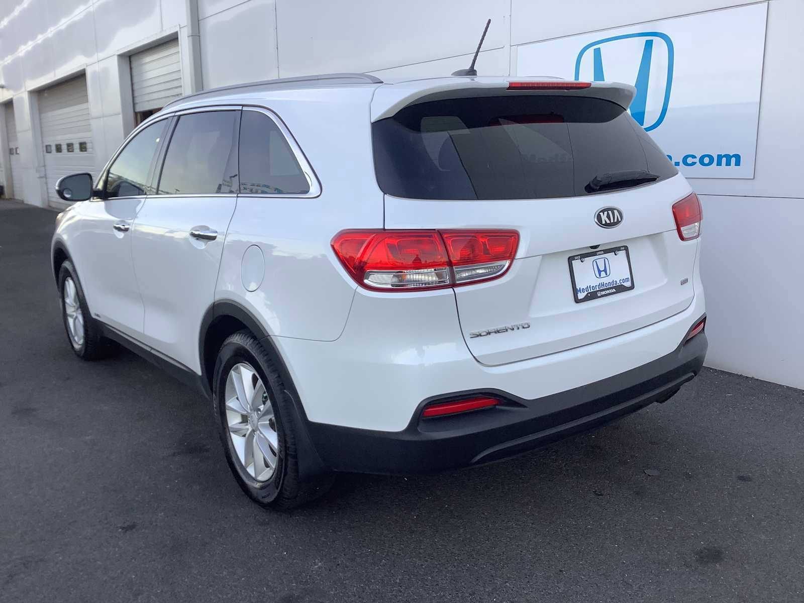 Used 2017 Kia Sorento AWD image 4