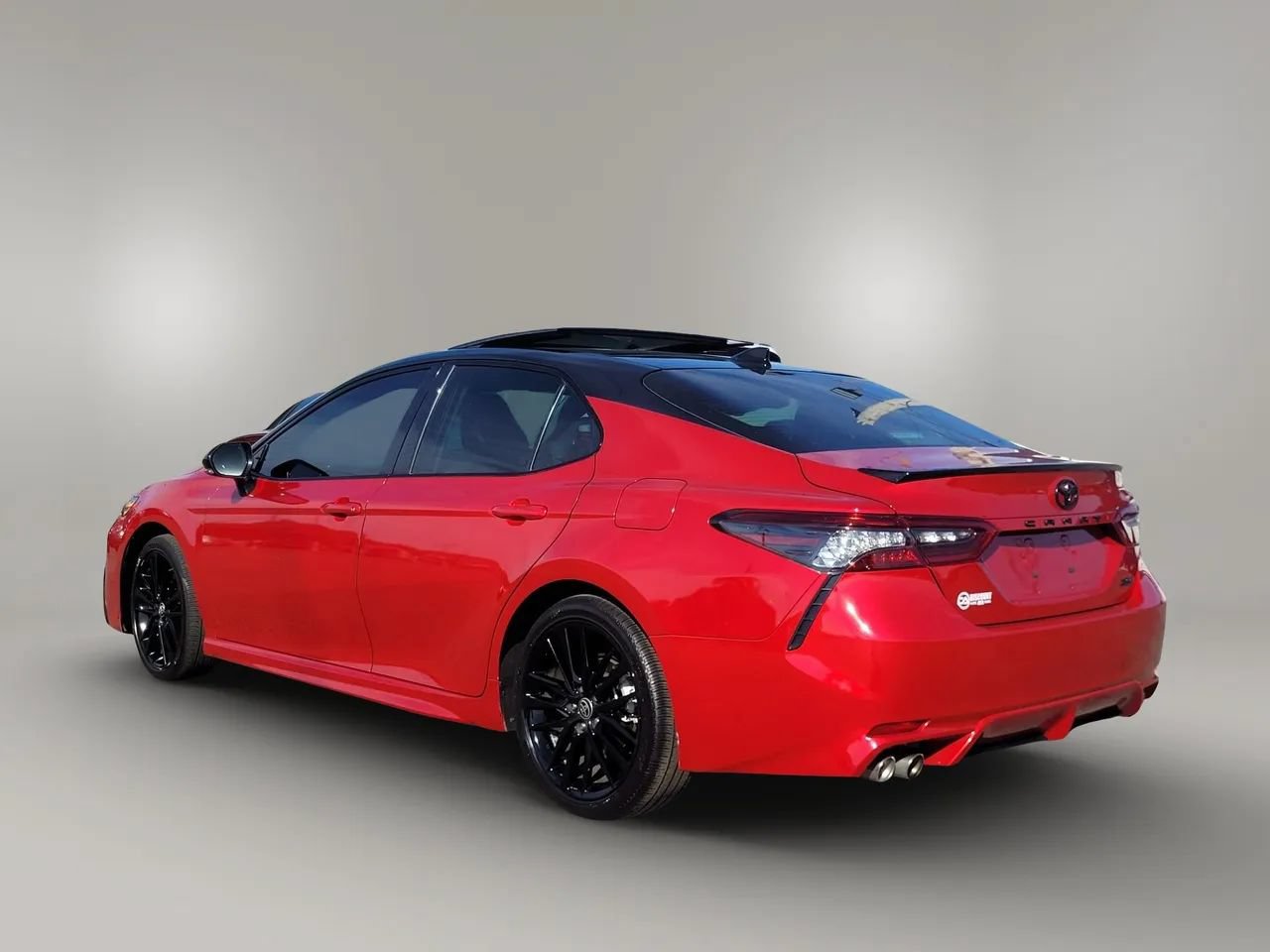 Used 2022 Toyota Camry XSE FWD image 4
