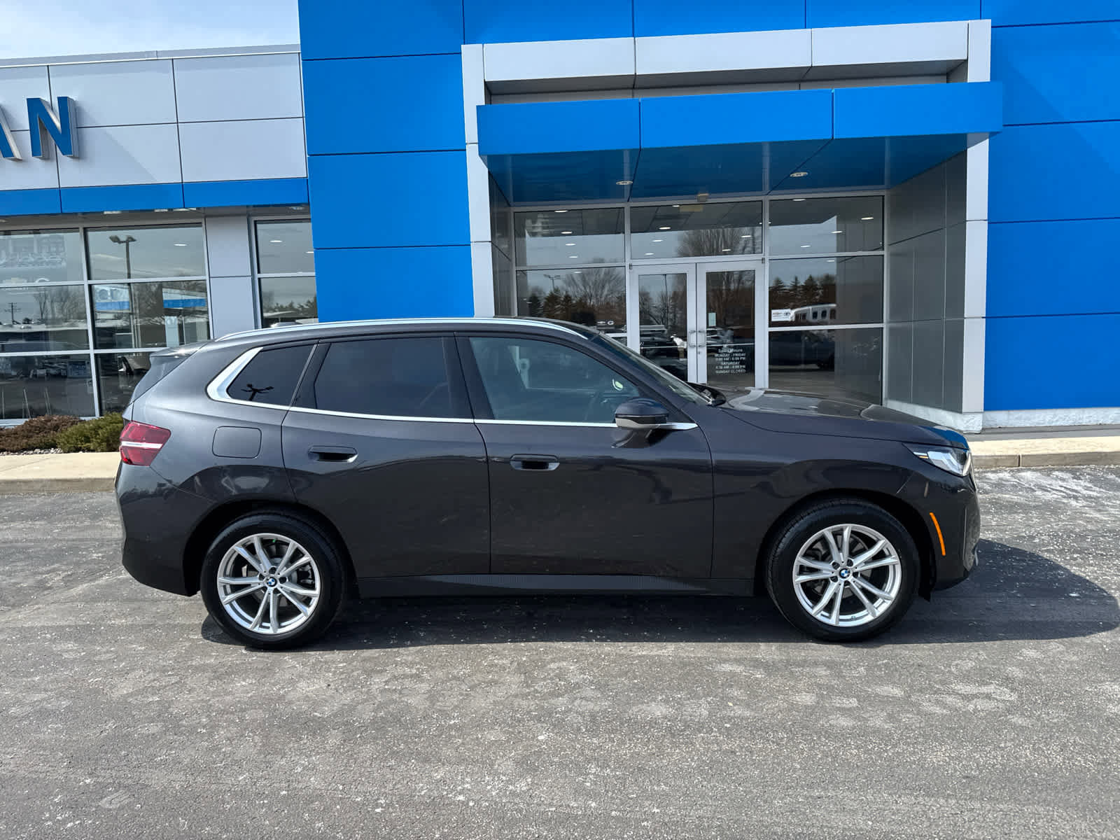 Used 2025 BMW X3 xDrive30i w/ Convenience Package AWD/4WD image 3