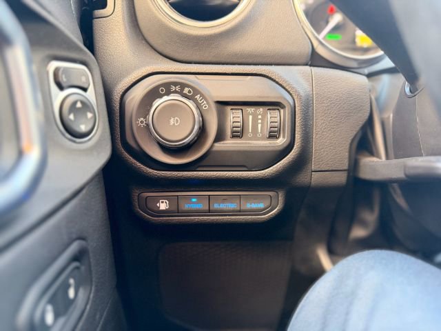 Used 2022 Jeep Wrangler Unlimited Sahara w/ Cold Weather Group AWD/4WD image 30