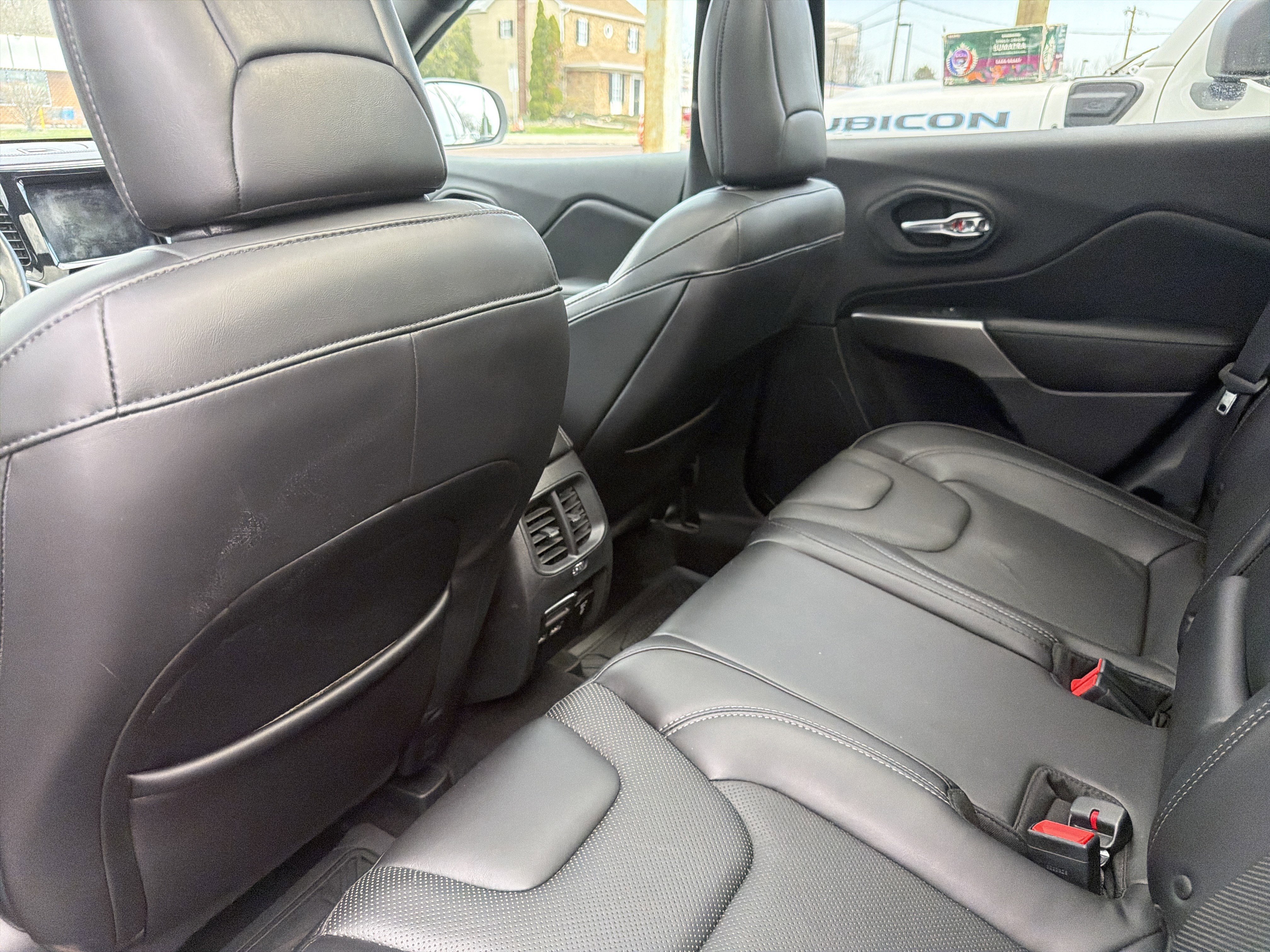 Certified 2019 Jeep Cherokee High Altitude image 12