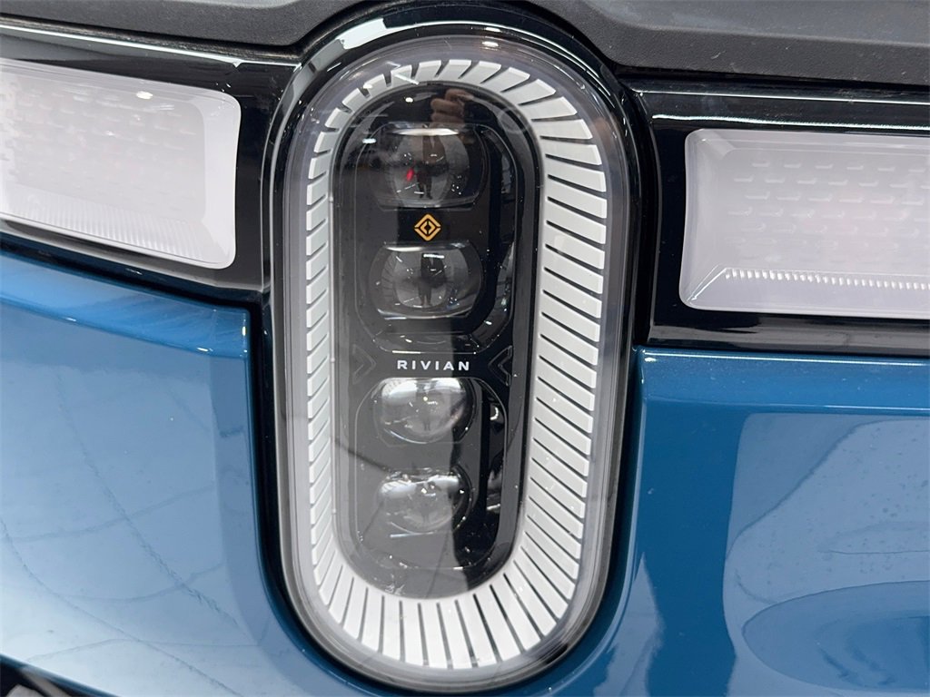 Used 2022 Rivian R1T Adventure image 4