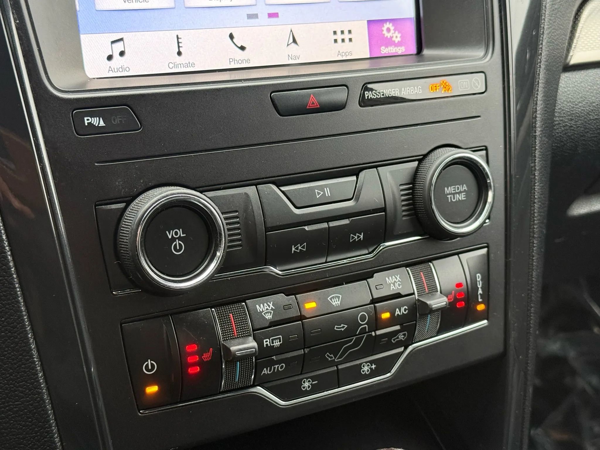 Used 2018 Ford Explorer XLT w/ Equipment Group 202A image 41