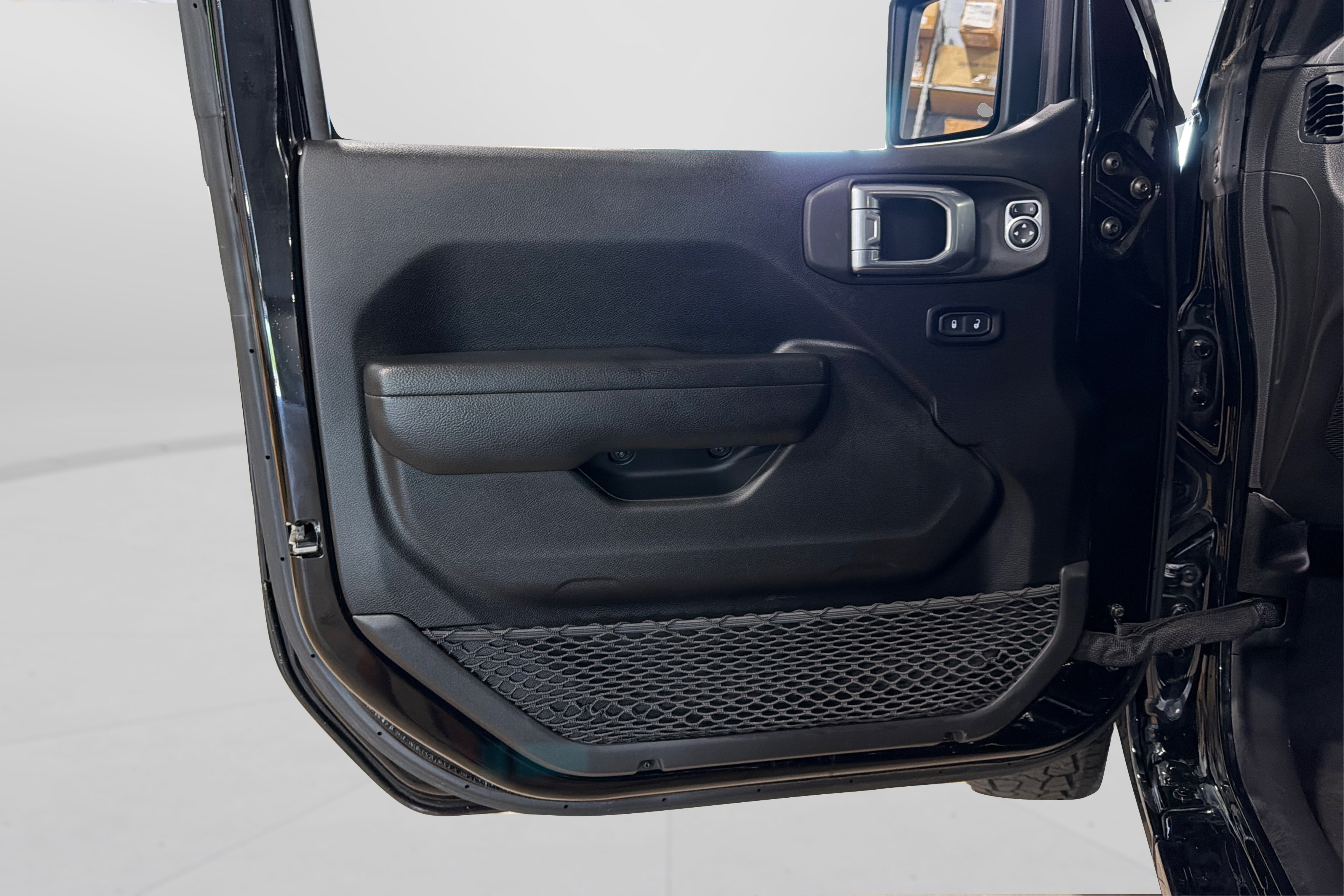 Used 2022 Jeep Wrangler Unlimited Rubicon AWD/4WD image 16