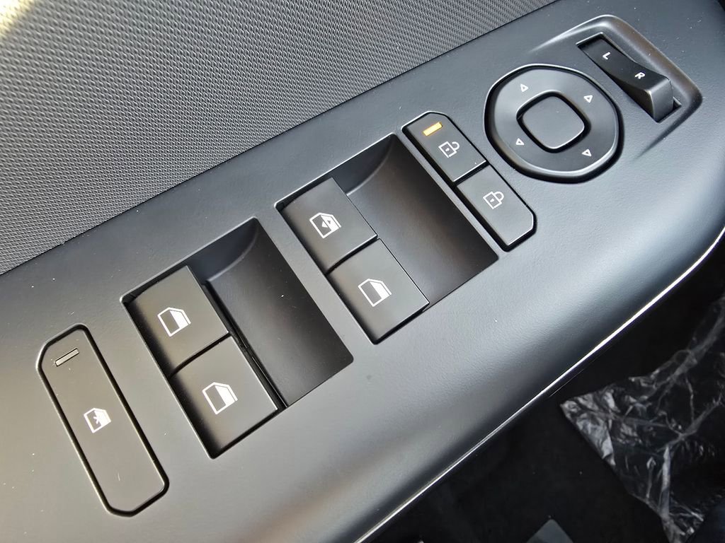 New 2025 Kia K4 LXS image 22