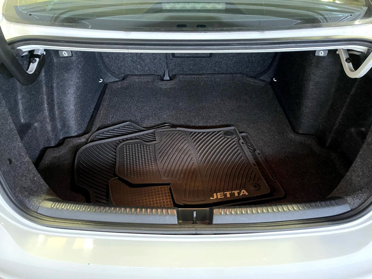 Used 2011 Volkswagen Jetta SE image 19