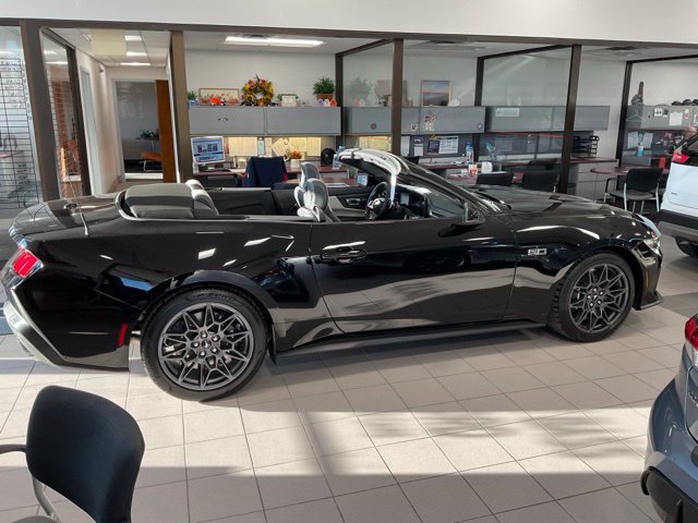 Used 2026 Ford Mustang GT Premium w/ GT Performance Package RWD image 4