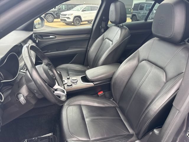 Used 2022 Alfa Romeo Stelvio Ti w/ Active Assist Plus Package AWD/4WD image 13
