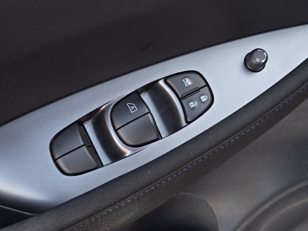 Used 2024 Nissan Leaf S FWD image 12