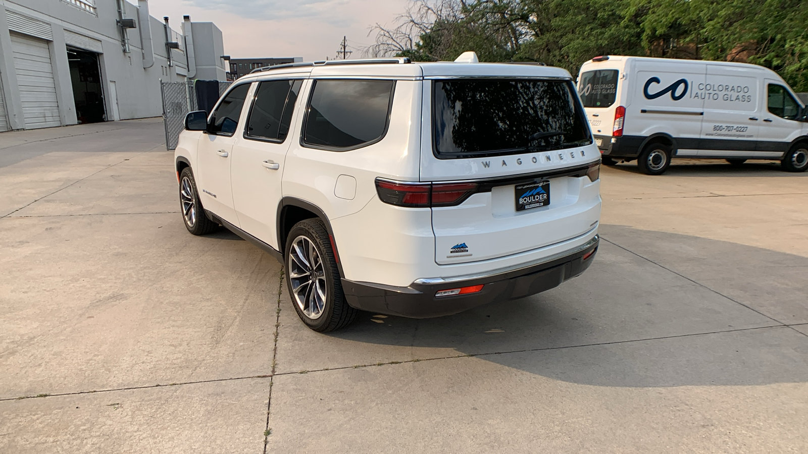 Used 2022 Jeep Wagoneer Series III w/ Premium Group I AWD/4WD image 3