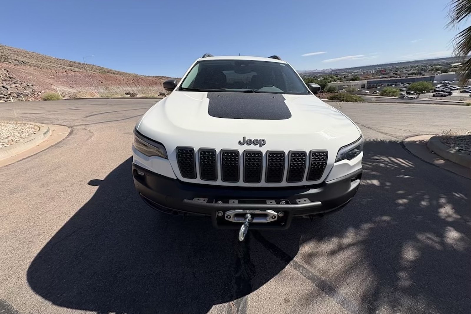 Used 2019 Jeep Cherokee Trailhawk AWD/4WD image 8