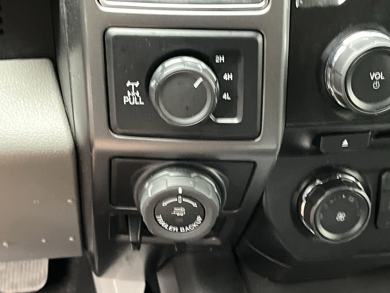 Used 2018 Ford F150 XLT w/ Equipment Group 302A Luxury AWD/4WD image 17
