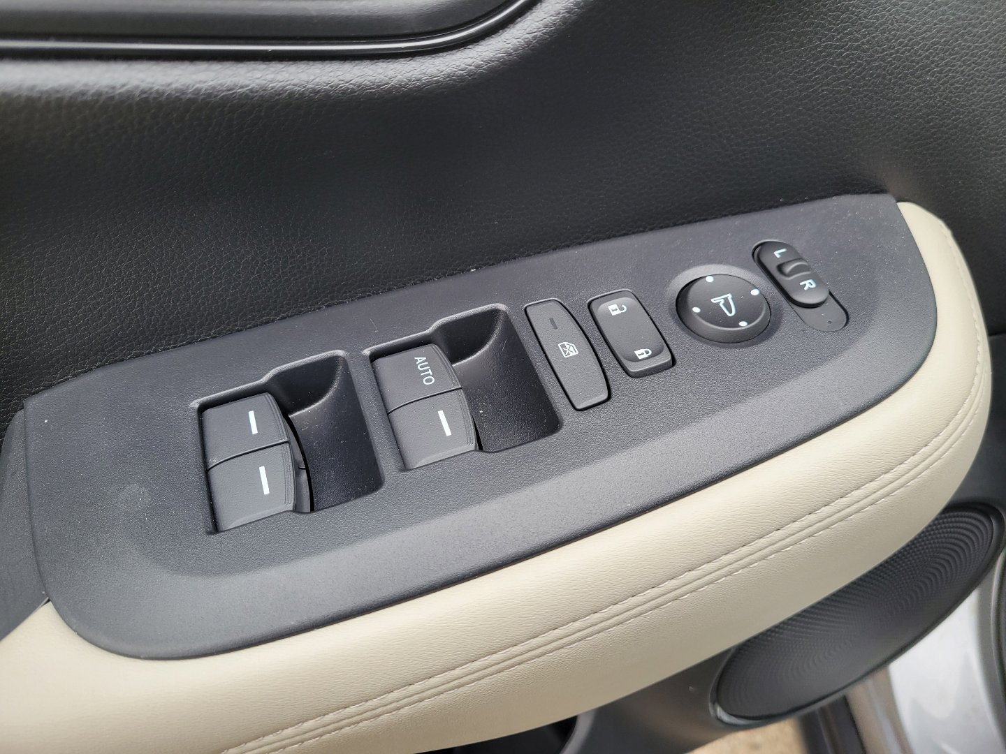 Certified 2025 Honda HR-V LX image 19
