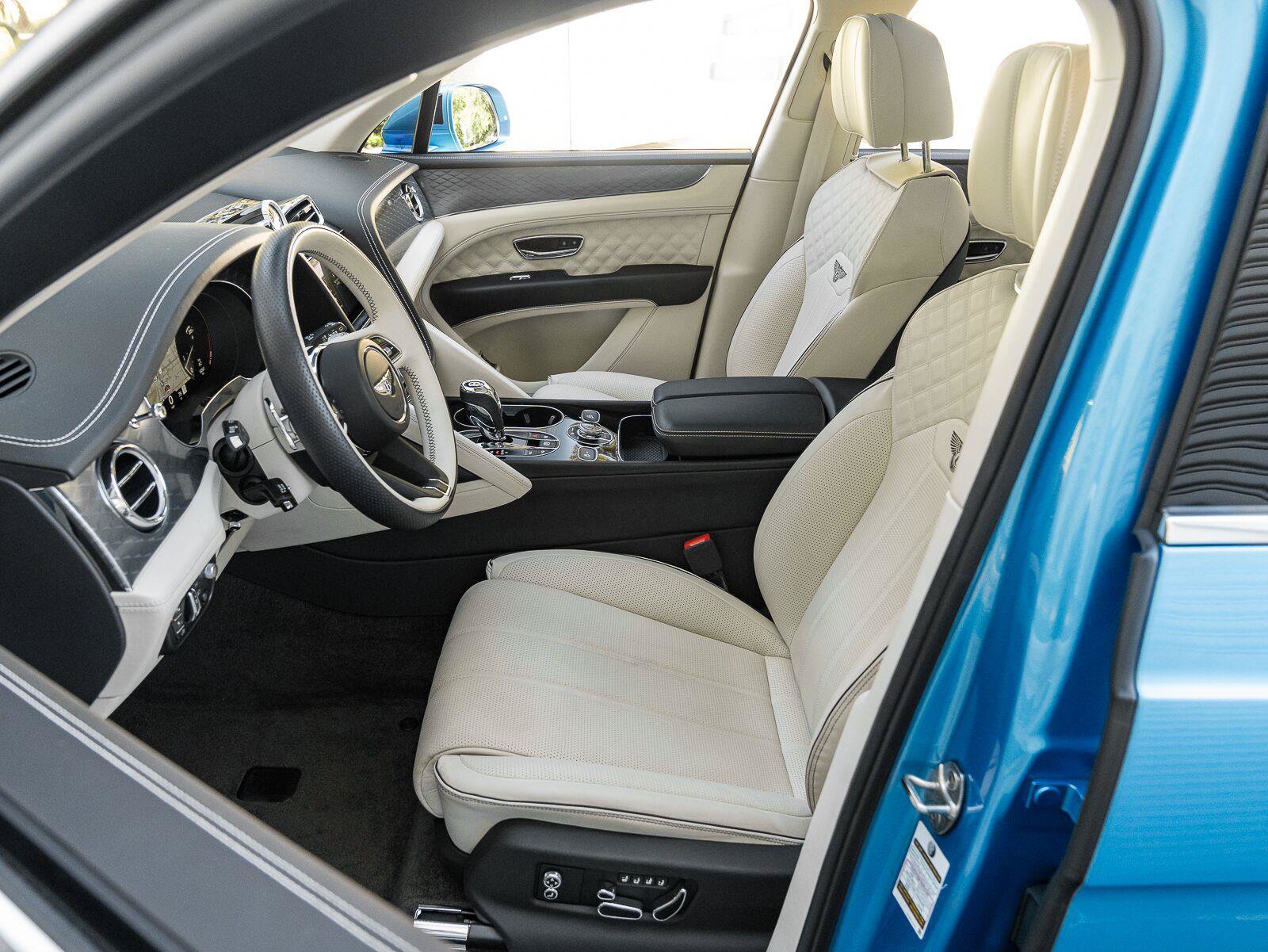 Used 2022 Bentley Bentayga AWD/4WD image 36