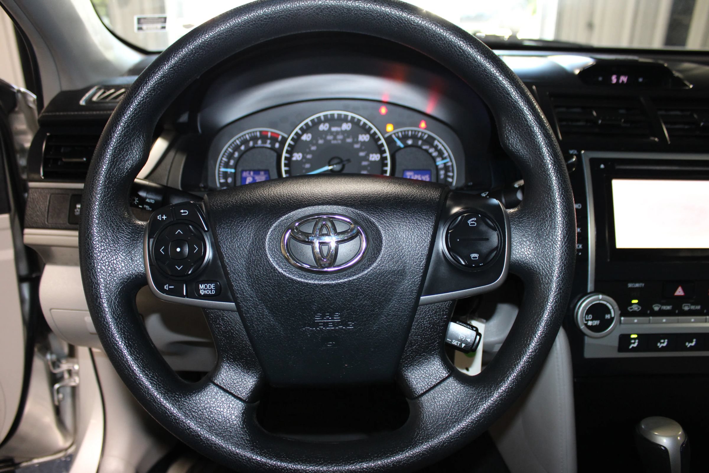Used 2012 Toyota Camry LE FWD image 10
