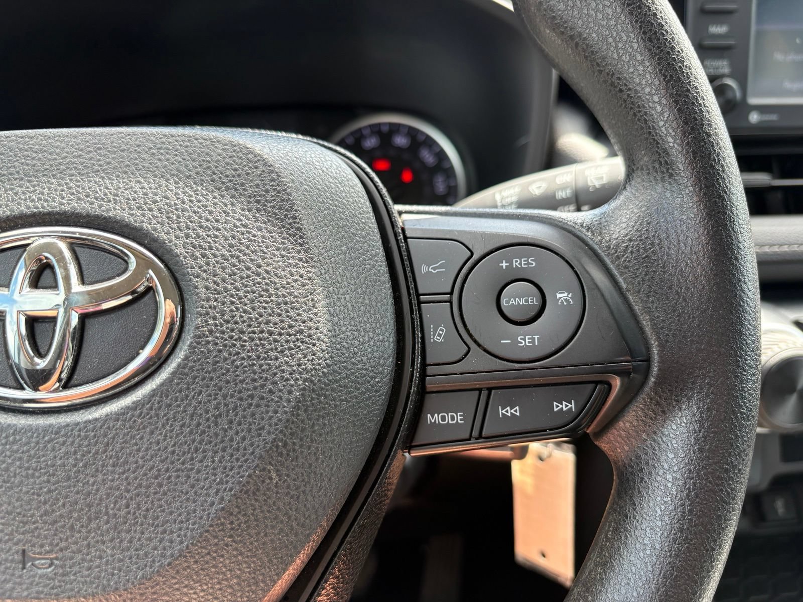 Used 2021 Toyota RAV4 LE FWD image 16