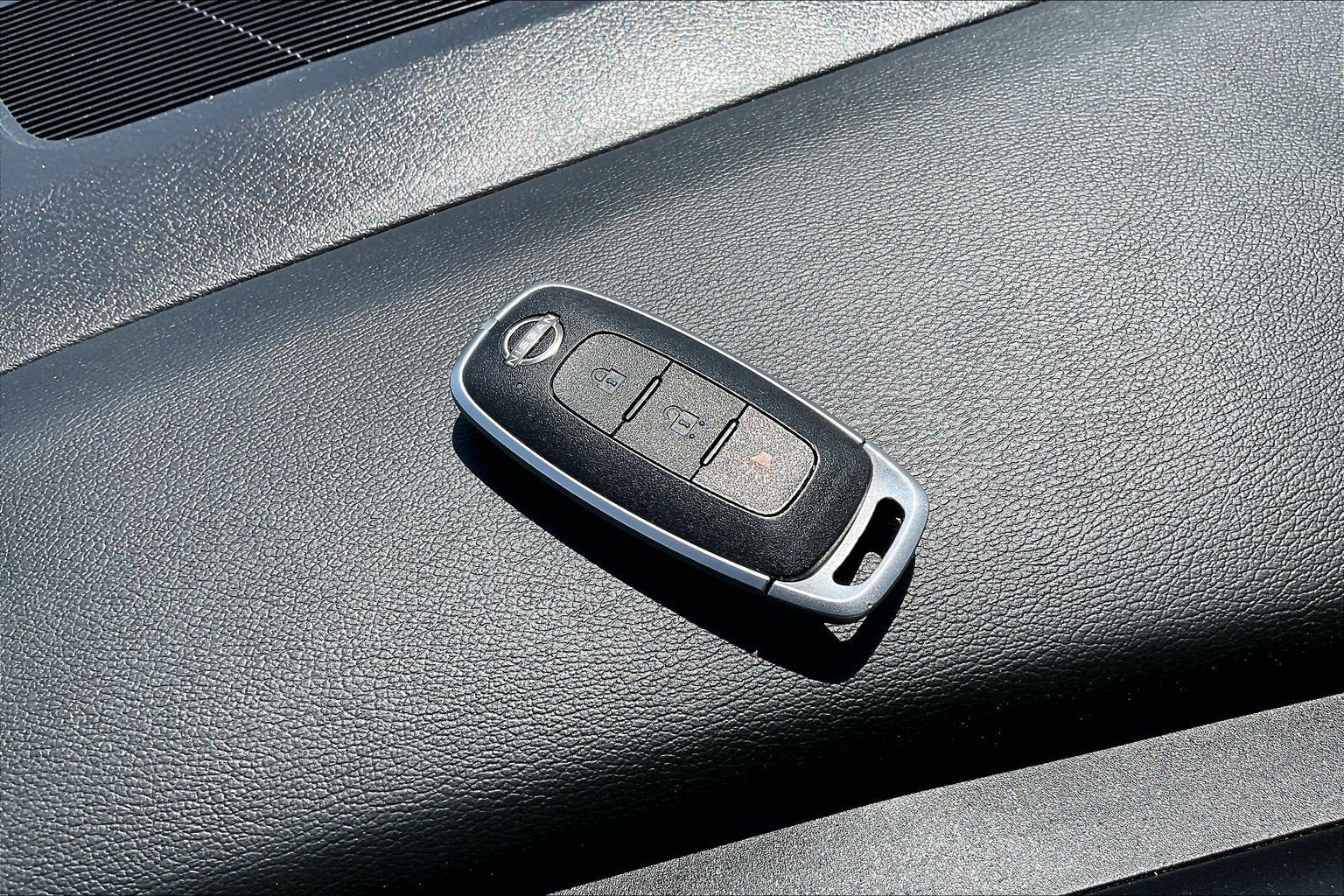 Used 2025 Nissan Kicks SR FWD image 14