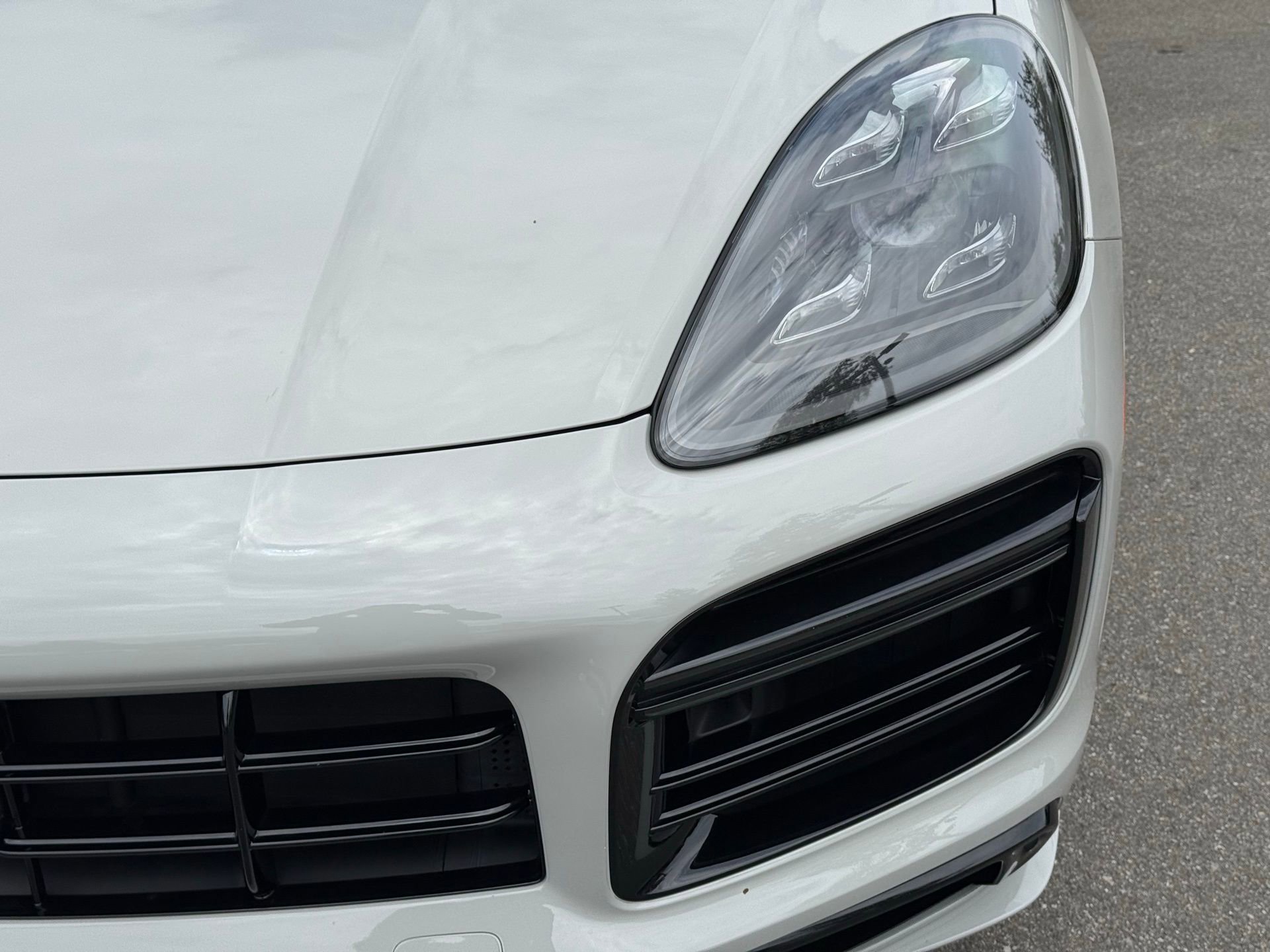 Certified 2022 Porsche Cayenne Turbo S AWD/4WD image 11