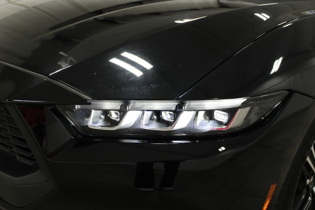 Used 2024 Ford Mustang EcoBoost image 12