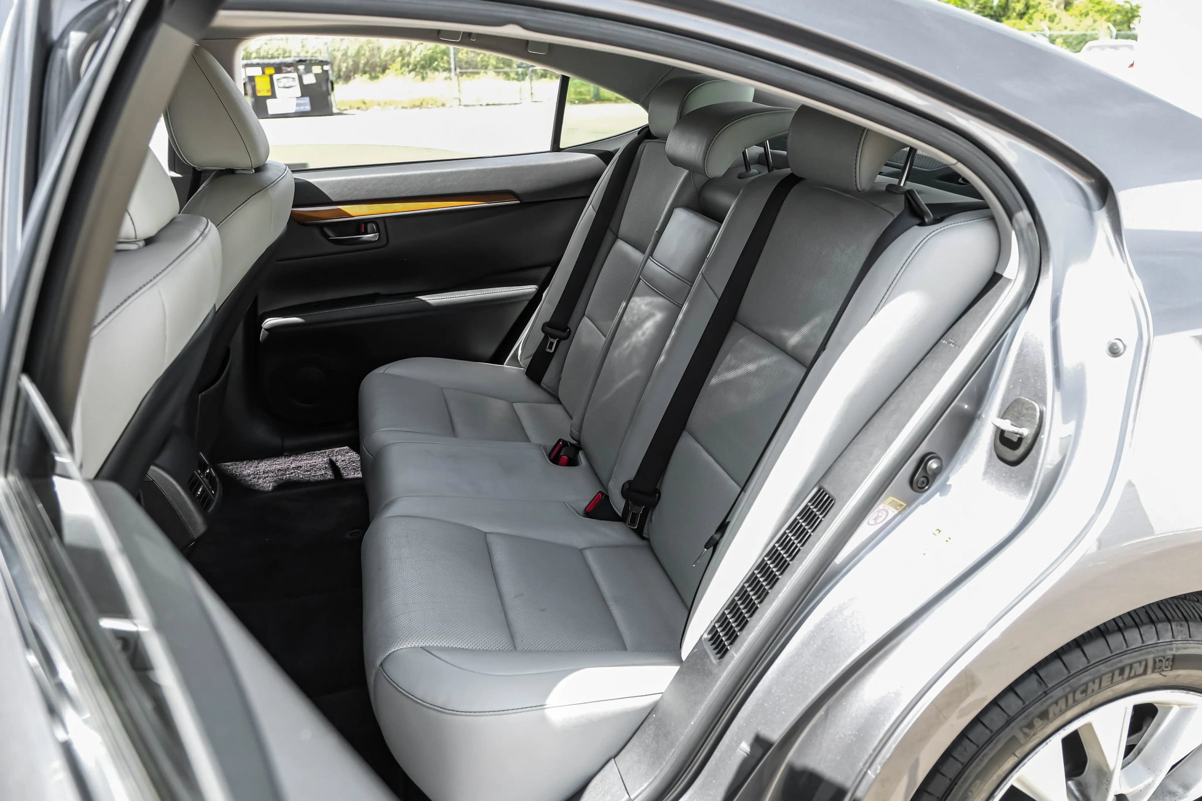 Used 2014 Lexus ES 300h w/ Luxury Package w/Bamboo Trim FWD image 35