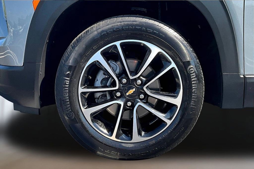 Used 2025 Chevrolet TrailBlazer LT AWD/4WD image 30