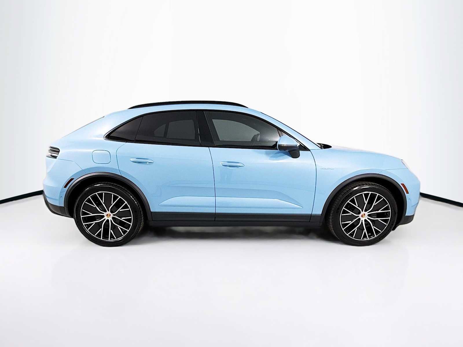 Used 2026 Porsche Macan Electric RWD image 8