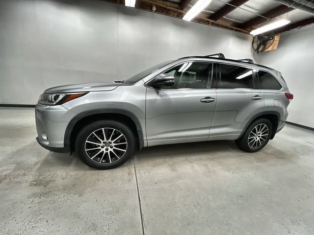 Certified 2017 Toyota Highlander SE AWD/4WD image 5