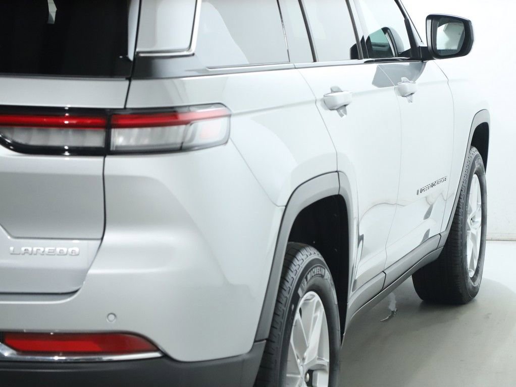 Used 2025 Jeep Grand Cherokee Laredo X image 45