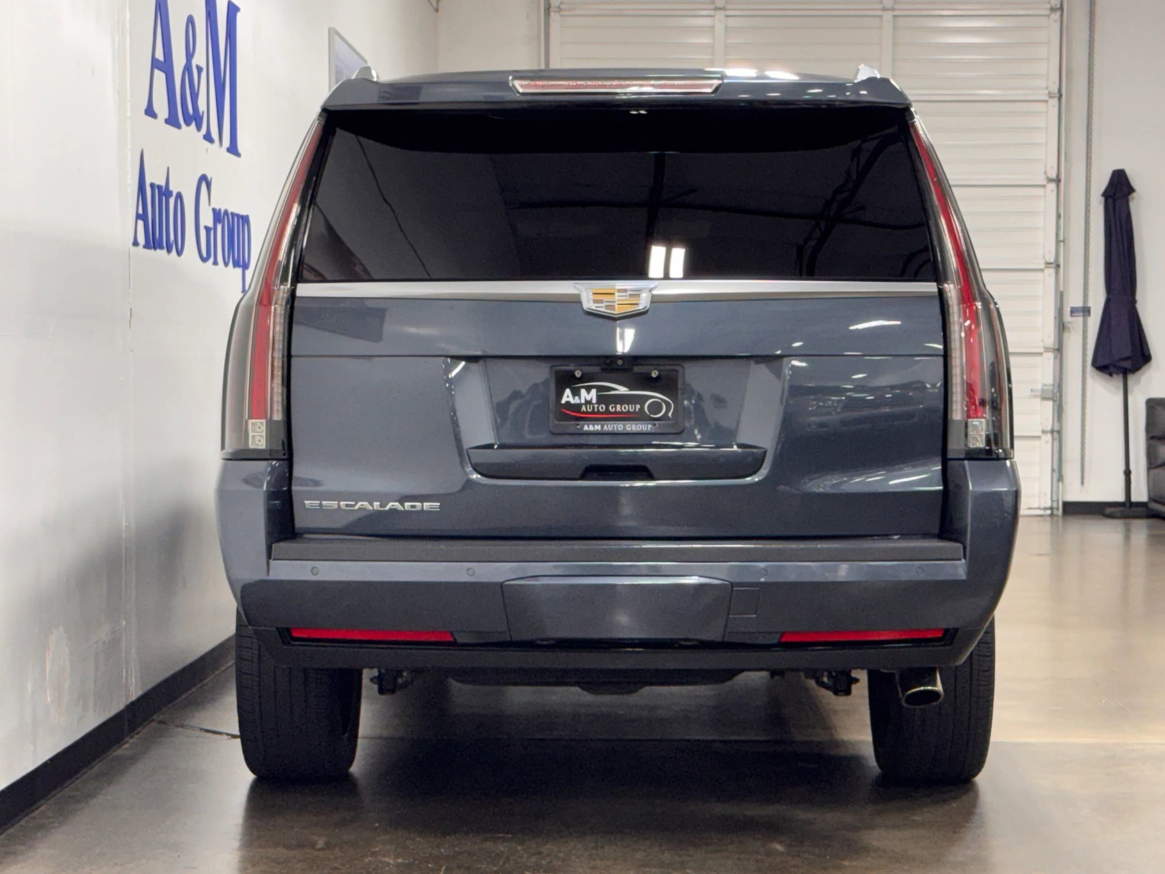 Used 2019 Cadillac Escalade ESV Premium Luxury image 5