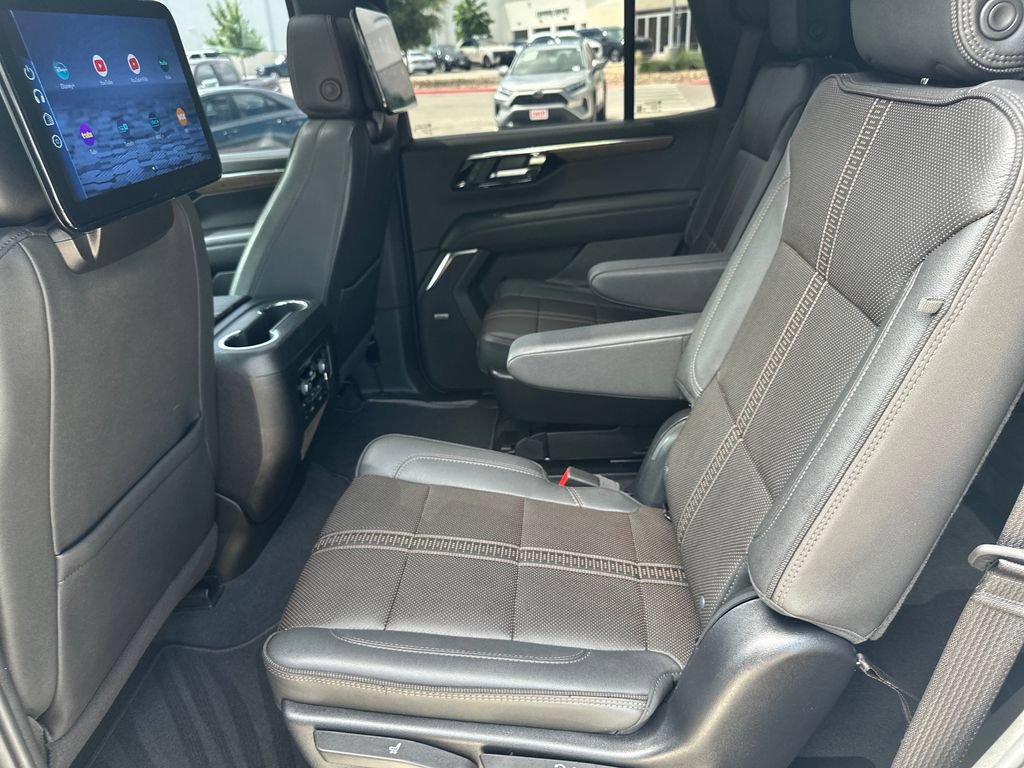 Used 2025 Chevrolet Tahoe High Country AWD/4WD image 32