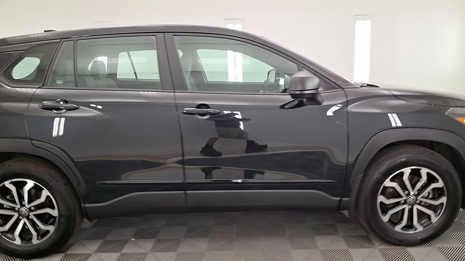 Used 2025 Toyota Corolla Cross AWD Hybrid image 5