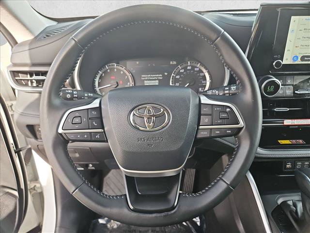 Used 2025 Toyota Highlander XLE FWD image 14